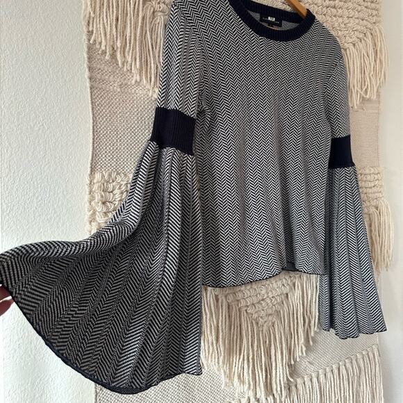 Slate & Willow Pleated Sleeve Sweater - Picture 5 of 6